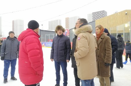 Каток в наташинском парке люберцы. Каток Люберцы Наташинский парк. Наташинский парк в Люберцах 2022. Каток Наташинские пруды Люберцы.